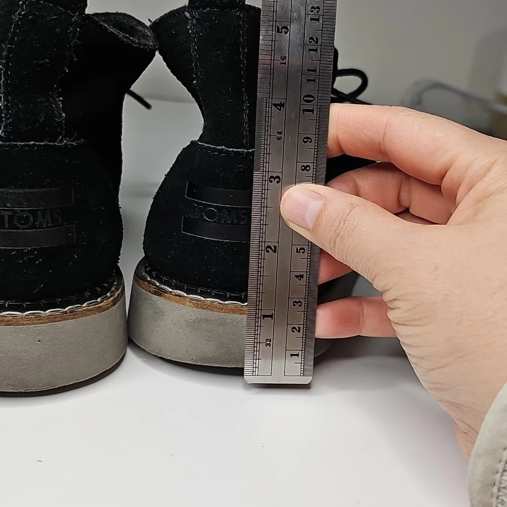 Toms Mateo Chukka Black Embossed Suede Size 11.5